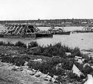 Строительство. Вид с левого берега. 1894
