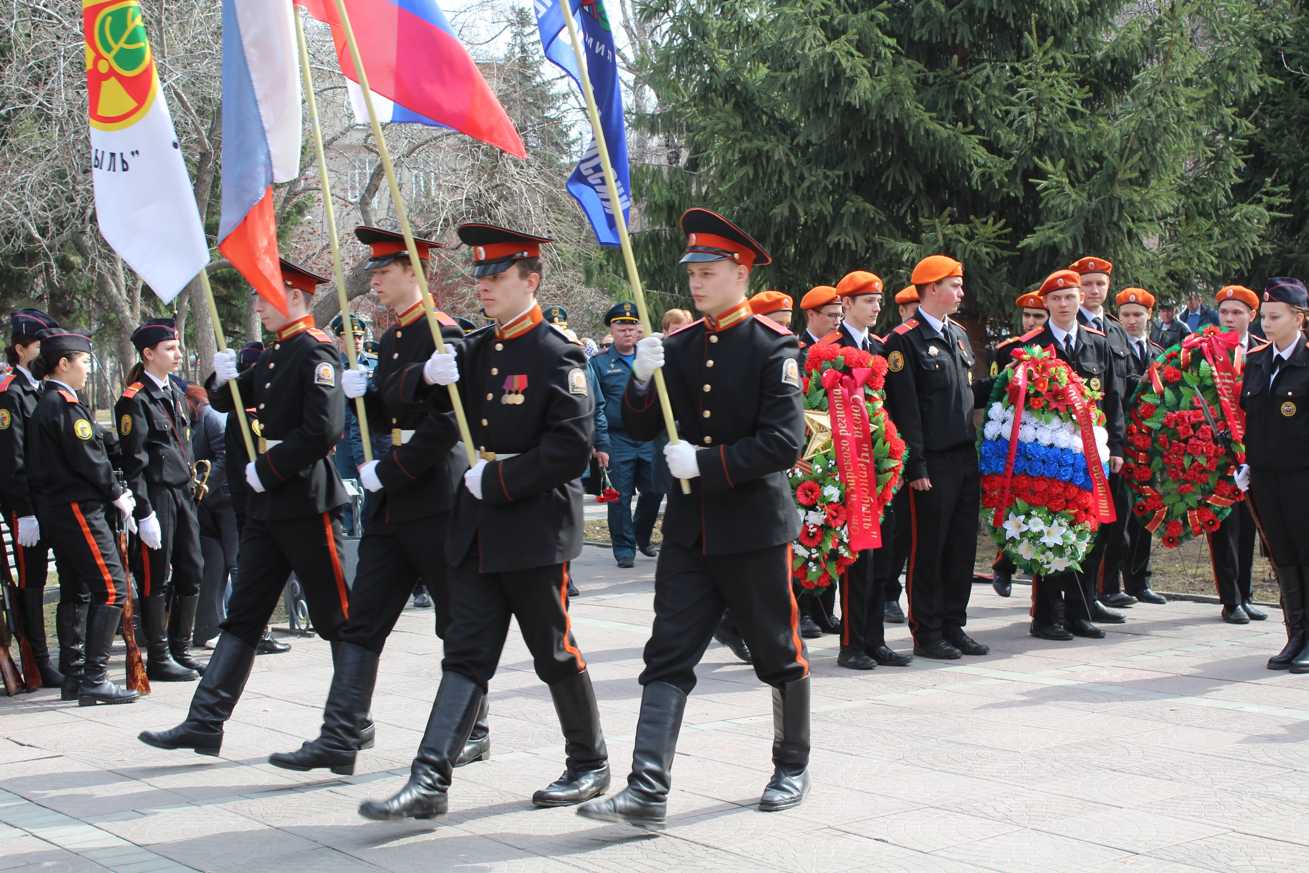 Полиция в нарымском сквере