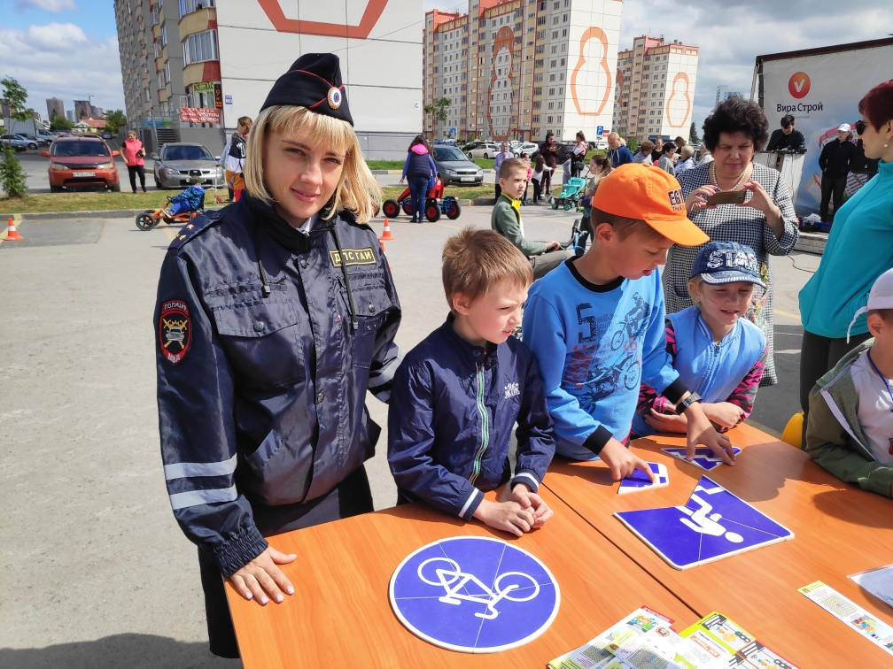 Повтори город. 2 Июля день ГАИ. День ГИБДД В школе. День ГИБДД 2012. День ГАИ 2019 Иваново.