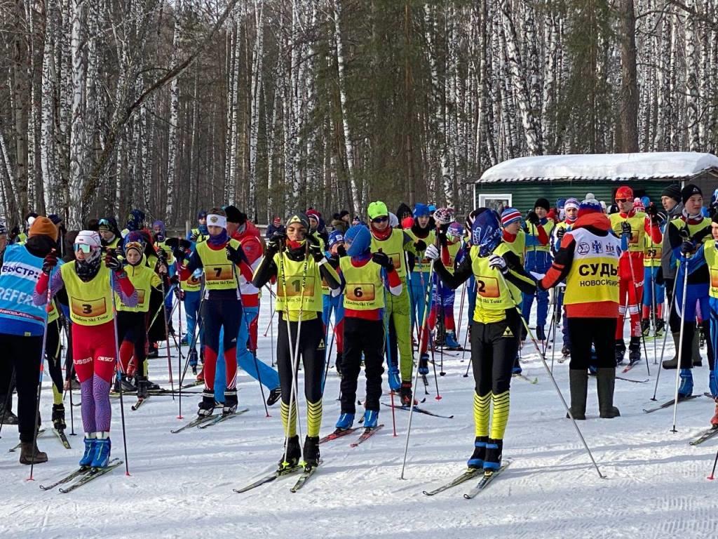 Сшор по лыжам. Лыжная гонка. Лыжники Новосибирска. Лыжи для биатлона. Гонка на лыжах.