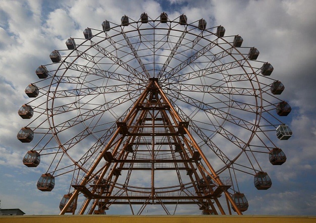 Четвёртое по высоте в России 70-метровое колесо обозрения открыто на Михайловской набережной, август 2019